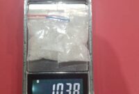 Keterangan: Barang bukti sabu yang dikemas dalam beberapa plastik kecil dengan total berat lebih dari 10 gram, hasil operasi penindakan narkotika di Bontang Selatan. (Dok: Satresnarkoba Polres Bontang/Kawalkaltim.com)