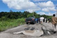 Keterangan: Kondisi jalan poros yang menghubungkan Desa Sebelimbingan, Kecamatan Kota Bangun menuju Desa Tuana Tuha, Kecamatan Kenohan, menjadi sorotan serius Dewan Perwakilan Rakyat Daerah (DPRD) Kabupaten Kutai Kartanegara. (Dok: Kawalkaltim.com)