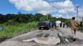 Keterangan: Kondisi jalan poros yang menghubungkan Desa Sebelimbingan, Kecamatan Kota Bangun menuju Desa Tuana Tuha, Kecamatan Kenohan, menjadi sorotan serius Dewan Perwakilan Rakyat Daerah (DPRD) Kabupaten Kutai Kartanegara. (Dok: Kawalkaltim.com)