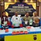 Keterangan: Kapolda Kaltim, Endar Priantoro, memperlihatkan barang bukti sabu 11 kilogram dalam konferensi pers pengungkapan kasus narkotika di Sangatta. (Sumber Foto: Kaltimkita.com)