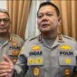KETERANGAN FHOTO: Kapolda Kalimantan Timur Irjen Pol Endar Priantoro memberikan keterangan kepada awak media terkait polemik hibah daerah untuk institusi kepolisian, Senin (6/4/2026). (Dok: Kawalkaltim/Rudiantoro)