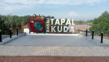 Keterangan: Danau Tapal Kuda, Kampung Melayu Kecamatan Teluk Bayur, Berau. (Kawalkaltim.com/Nur Hidayat R)