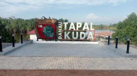 Keterangan: Danau Tapal Kuda, Kampung Melayu Kecamatan Teluk Bayur, Berau. (Kawalkaltim.com/Nur  Hidayat R)