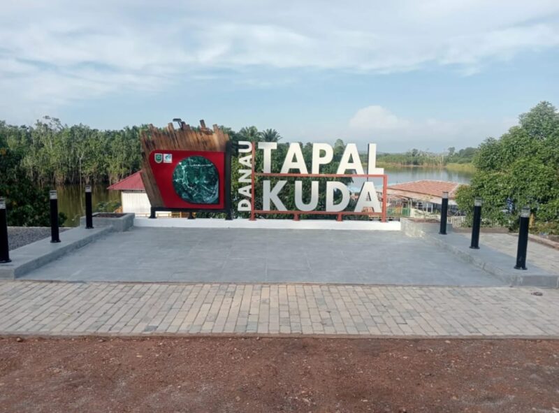 Keterangan: Danau Tapal Kuda, Kampung Melayu Kecamatan Teluk Bayur, Berau. (Kawalkaltim.com/Nur  Hidayat R)