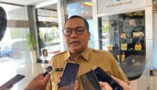 Keterangan: Kepala Dinas Kesehatan Kaltim, Jaya Mualimin, menjelaskan alasan redistribusi peserta PBPU-BP yang dinilai penting untuk menyeimbangkan tanggung jawab pembiayaan antara provinsi dan daerah. (Kawalkaltim.com/Masruji)
