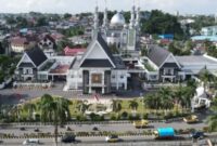 Tampak udara Kompleks Rumah Dinas Gubernur Kalimantan Timur di Jalan Gajah Mada, Samarinda. Penataan ruang kerja menjadi salah satu fokus utama dalam alokasi anggaran belanja daerah tahun 2024–2025. (Kawalkaltim/Masruji)