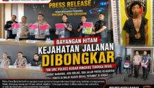 Keterangan Foto:
Ketika kejahatan berlari, hukum menemukan jejaknya. Kapolres Kutai Barat AKBP Honey Wahyu Wicaksono, S.I.K., bersama jajaran Satreskrim dan Tim URC memperlihatkan barang bukti hasil pengungkapan kasus pencurian dengan kekerasan (begal) yang sempat meresahkan masyarakat. Pengungkapan ini sekaligus menjadi peringatan bahwa narkoba, judi online, dan jalan pintas kriminal kerap berujung pada konsekuensi hukum yang tidak terhindarkan. (Dok. Kawalkaltim.com/Amin)