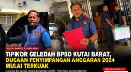 Keterangan Foto : Aiptu M. Daud memimpin penggeledahan di Kantor BPBD Kutai Barat dalam upaya menelusuri jejak penggunaan anggaran tahun 2024. Sejumlah dokumen dan barang yang dinilai relevan dengan penyidikan diamankan untuk mengungkap dugaan penyimpangan yang berpotensi menimbulkan kerugian negara. (Dok. Kawalkaltim.com)