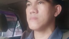 Keterangan Foto | Dokumen Kawalkaltim.com:

Yahya Tonang, S.H., pengacara yang dikenal dengan julukan Masterberuk Kalimantan, memberikan keterangan kepada awak media usai Pengadilan Negeri Kutai Barat mengabulkan sebagian permohonan praperadilan atas penetapan tersangka YS yang dinyatakan tidak sah. Putusan tersebut disebut menjadi tonggak sejarah baru dalam praktik praperadilan di Kutai Barat. Dok. (Ist/Kawalkaltim.com)
