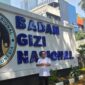 Keterangan Foto:
Dok. Kawalkaltim.com – Perwakilan mitra pelaksana Program Makan Bergizi Gratis (MBG) asal Kabupaten Paser berfoto di depan Kantor Badan Gizi Nasional (BGN), Jakarta, usai menyampaikan permohonan kejelasan terkait pembayaran pembangunan dapur MBG senilai Rp3,5 miliar yang diklaim telah rampung 100 persen. Mereka berharap BGN segera memberikan kepastian penyelesaian hak para mitra dan pelaku usaha lokal yang terlibat dalam proyek tersebut
