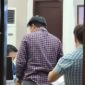 Keterangan Foto – Penyidik Polres Kutai Kartanegara melakukan pemeriksaan dan pengumpulan dokumen di Kantor Dinas Pendidikan dan Kebudayaan (Disdikbud) Kukar, Tenggarong, sebagai bagian dari penyidikan dugaan korupsi pemotongan honorarium dan insentif guru. Penggeledahan yang berlangsung hampir delapan jam tersebut dilakukan untuk memperkuat alat bukti dalam pengusutan kasus yang sebelumnya dilimpahkan Kejaksaan Tinggi Kalimantan Timur kepada Polres Kukar. Dok (Kawalkaltim/Masruji)