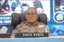 Keterangan Foto:
Kabid Humas Polda Kalimantan Timur Kombes Pol Tedy Sopandi menyampaikan keterangan terkait mutasi sejumlah pejabat utama di lingkungan Polda Kaltim berdasarkan Surat Telegram Kapolri Nomor: ST/1589/VII/KEP./2026 tertanggal 30 Juli 2026. Mutasi tersebut disebut sebagai bagian dari penyegaran organisasi, pengembangan karier personel, dan penguatan pelayanan kepolisian kepada masyarakat. Foto: (Humas Polda Kaltim/Dok. Kawalkaltim.com./Rudiantoro)
