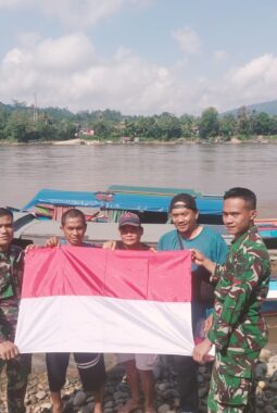 Merah Putih Berkibar di Mahakam, TNI Satukan Semangat Nelayan dan Motoris Sungai di Beranda Terdepan NKRI