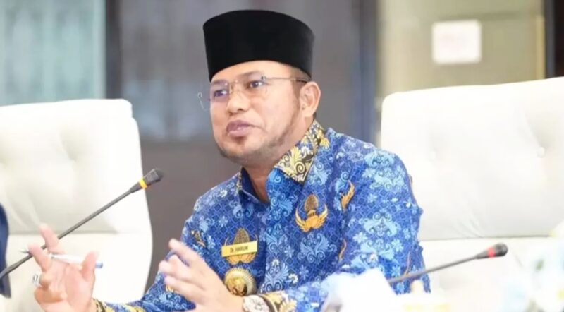Keterangan Foto:
Dokumen Istimewa: Gubernur Kalimantan Timur Rudy Mas'ud memimpin rapat koordinasi bersama kepala daerah se-Kalimantan Timur di Ruang Ruhui Rahayu, Kantor Gubernur Kaltim, Samarinda, Senin (3/8/2026). Pertemuan tersebut menyepakati langkah bersama memperjuangkan pembayaran dana kurang salur Dana Bagi Hasil (DBH) sebesar Rp5,8 triliun kepada Kementerian Keuangan, di tengah tekanan fiskal akibat pemotongan Transfer ke Daerah (TKD). (Dok. Pemprov Kaltim/Kawalkaltim.com/Masruji)
