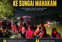 Keterangan Foto:
Petugas Dinas Pemadam Kebakaran dan Penyelamatan (Disdamkarmatan) Kutai Kartanegara bersama relawan melakukan proses evakuasi terhadap seorang perempuan yang tercebur ke Sungai Mahakam di kawasan Jalan KH Akhmad Mukhsin, Kelurahan Timbau, Tenggarong, Kamis (6/8) malam. Korban diduga tercebur usai terlibat cekcok dengan pasangannya sebelum akhirnya berhasil ditemukan dan dilarikan ke RSUD AM Parikesit Tenggarong Seberang untuk mendapatkan penanganan medis. (Dok. Kawalkaltim.com/Masruji)
