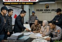 Keterangan Foto :
Ilustrasi  yang menggambarkan dugaan perkara sengketa tanah di Cisarua, Kabupaten Bogor, sebagaimana disampaikan pihak pelapor. Ilustrasi ini digunakan sebagai visual pendukung pemberitaan dan tidak dimaksudkan menggambarkan kejadian sebenarnya maupun menyatakan keterlibatan pihak tertentu sebagai fakta hukum. Seluruh dugaan masih menunggu proses penyelidikan, pembuktian, serta putusan pengadilan yang berkekuatan hukum tetap. Foto: Ilustrasi/Kawalkaltim.com.
