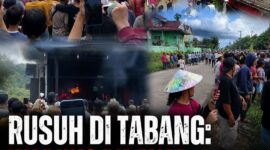 Keterangan Foto:
Situasi massa saat kericuhan di Desa Bilah Talang, Kecamatan Tabang, Kabupaten Kutai Kartanegara (Kukar), Sabtu (8/8/2026). Massa mendatangi sejumlah lokasi menyusul dugaan pengeroyokan yang menyebabkan satu orang meninggal dunia dan satu lainnya terluka. Dalam peristiwa tersebut, sebuah warung dilaporkan dibakar dan sejumlah rumah mengalami kerusakan. Foto: Dok. Warga/Kawalkaltim.com
