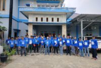 Keterangan Foto:
Ketua DPC Partai Demokrat Kutai Barat, Noratim, bersama jajaran dan masyarakat berfoto bersama usai kegiatan dialog serta penyerapan aspirasi di Pasar Barong Tongkok, Kutai Barat, Jumat (21/8/2026). Kegiatan tersebut menjadi bagian dari upaya membuka ruang komunikasi dan mendorong masyarakat agar berani menyampaikan persoalan serta kebutuhan mereka kepada wakil rakyat. (Dok. KawalKaltim.com)
