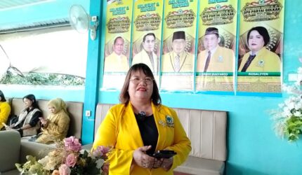 Keterangan Foto Ibu Rosalien, Ketua Panitia Pelaksana Musda VI DPD Partai Golkar Kabupaten Kutai Barat, saat memberikan keterangan kepada awak media terkait persiapan pelaksanaan Musda VI Partai Golkar Kutai Barat. (Dok. KawalKaltim.com/Annanda)