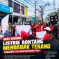 Keterangan Foto:
Aksi warga memprotes pemadaman listrik di Kantor UP3 PLN Bontang, Jalan MT Haryono, Kamis (17/9/2026). Massa membawa sejumlah poster dan menyampaikan tuntutan terkait pemadaman listrik bergilir yang sebelumnya terjadi di Kota Bontang. (Dok. KawalKaltim.com/Imam)
